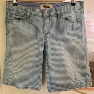 Conductor striped denim shorts